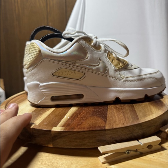 Nike Air Max  90  leather SE White Sneakers 6.5Y /women’s 8 - Picture 3 of 7